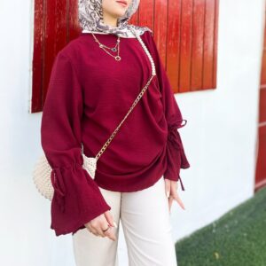 بلوزة واسعة بأكمام  بتصميم مميز